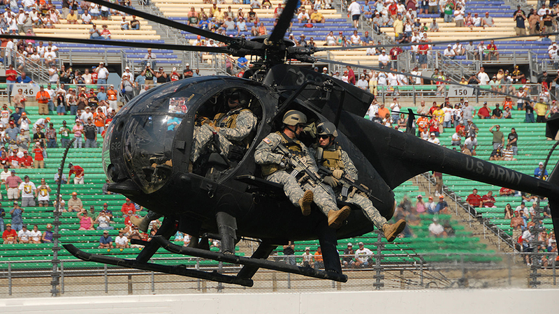 Illustration for article titled Watch This Night Stalker MH-6 Little Bird Land On A Tiny Concrete Barrier